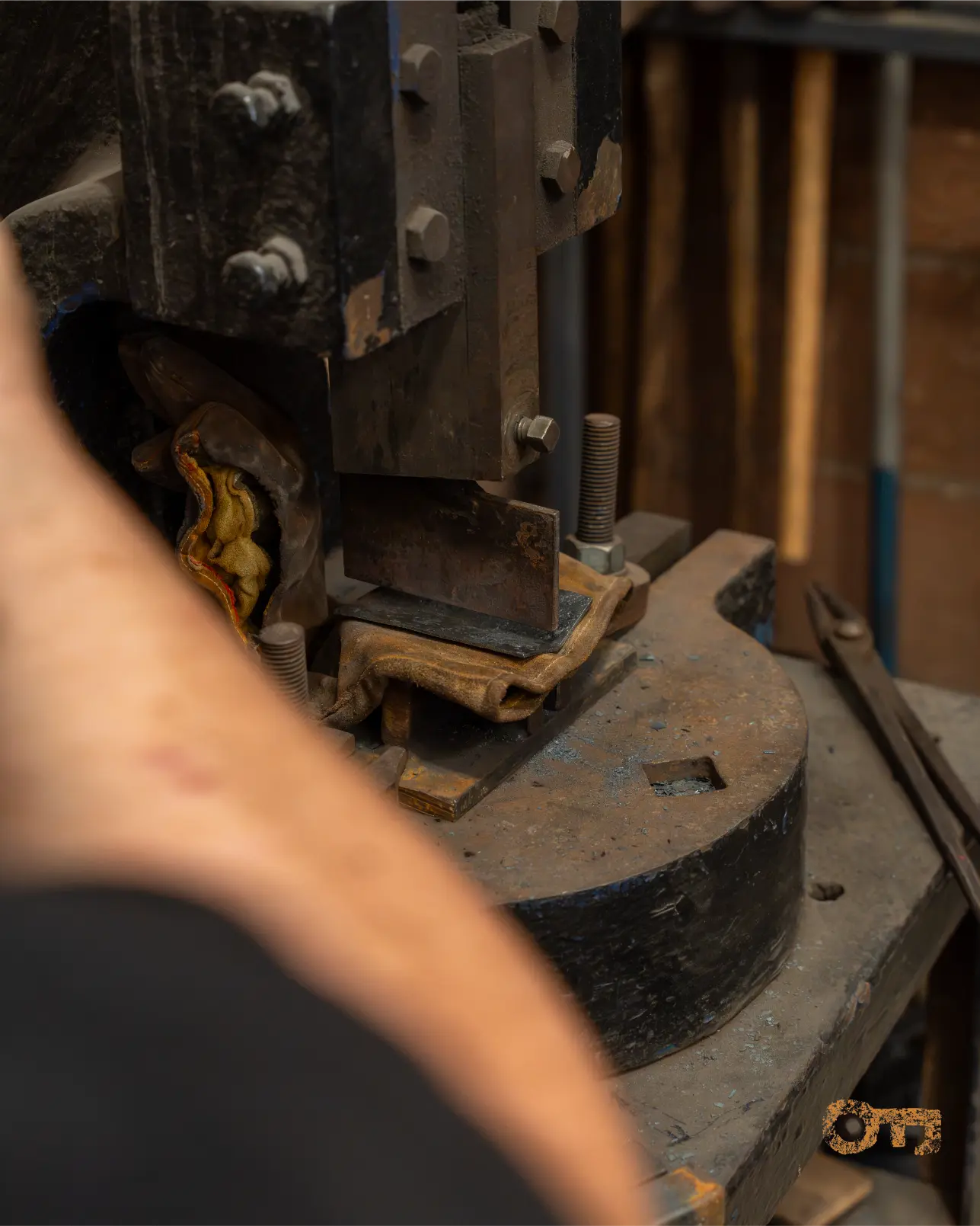 Oldfield Forge | Pocket Knife Making Blacksmithing Experience